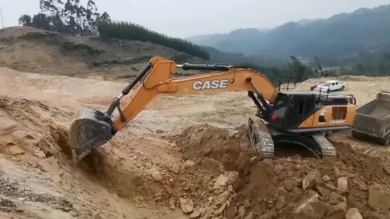 旋挖钻机打桩与冲击钻：两种施工方法的原理与区别